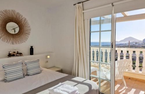 Arenas del Mar House | Oceanfront Allwaves Holiday Home with Pool & Pet-Friendly