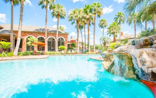 Astrodome Apartment | MedCenter Luxe Suites - Upscale Vacation Apartments Near Houston Medical Center