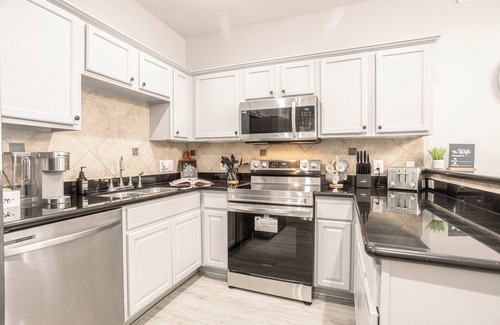 Foster Place House | Discover MedCenter Modern Retreat: King Suite with Office