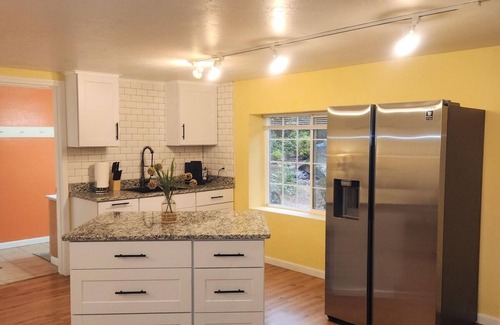 Medford Apartment | Medford Home and 2 Condos With Pool and Hot tub