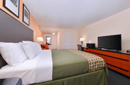 Moylan Hotel | Eco-Friendly Media Inn and Suites with Family Amenities