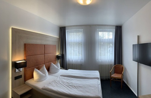 Wernigerode Hotel | Highly Rated Median Hotel Garni with Breakfast & Accessibility