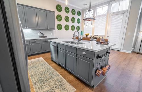 Astrodome House | Convenient Stay Near Medical Center & NRG Stadium
