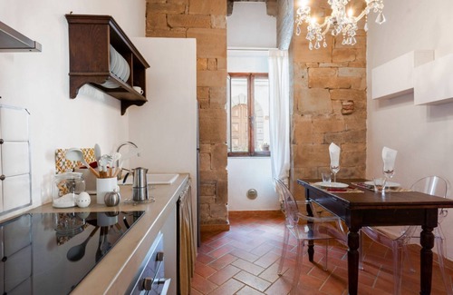 Vicopisano Apartment | Historic Vicopisano Apartment with Breakfast & Kitchen Access