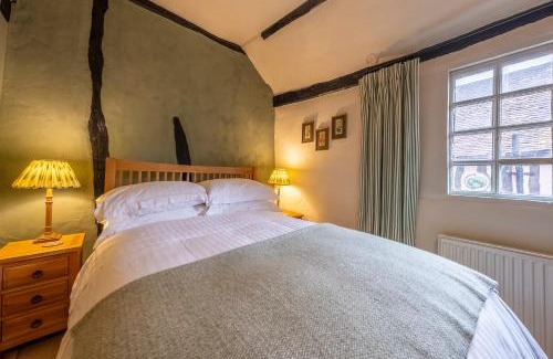 Bildeston House | Idyllic Medieval Cottage Retreat at Duke's Lodge