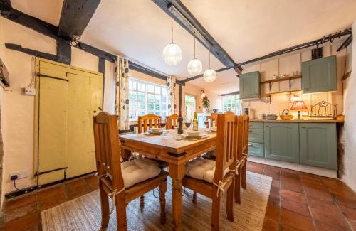 Bildeston House | Idyllic Medieval Cottage Retreat at Duke's Lodge