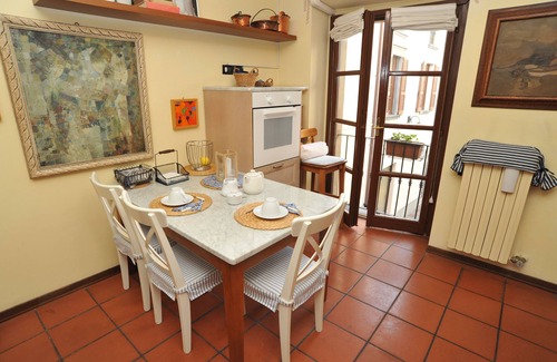 Iseo House | Explore the Medieval Field Gate House with Breakfast & Kitchen