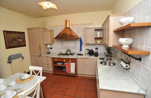 Iseo House | Explore the Medieval Field Gate House with Breakfast & Kitchen