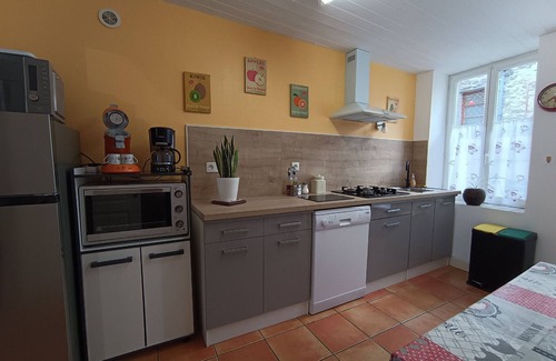 Saint-Benoit-du-Sault Cottage | Medieval house in Berry with private courtyard and all-inclusive