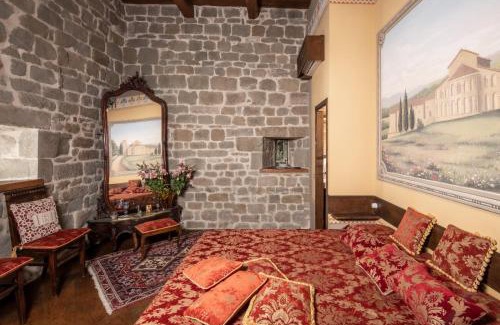 Pratovecchio Villa | Enchanting Medieval Tower Lungarno for Your Dream Wedding