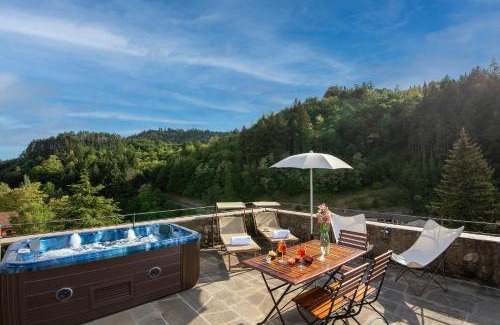 Pratovecchio Villa | Enchanting Medieval Tower Lungarno for Your Dream Wedding