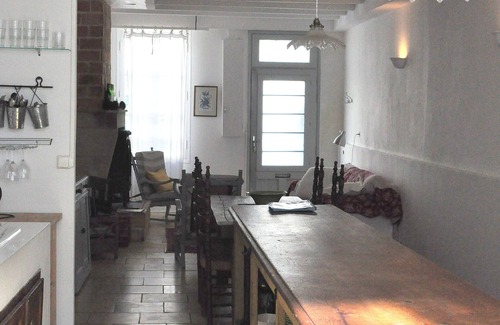 Gontaud House | Cozy Medieval Town House with Pool & Breakfast Included