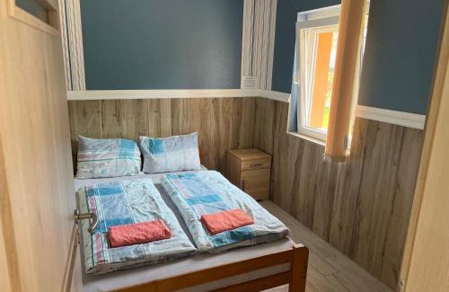 Szantod Apartment | Mediterán Fedett Medencés Apartmanház: Family-Friendly Oasis