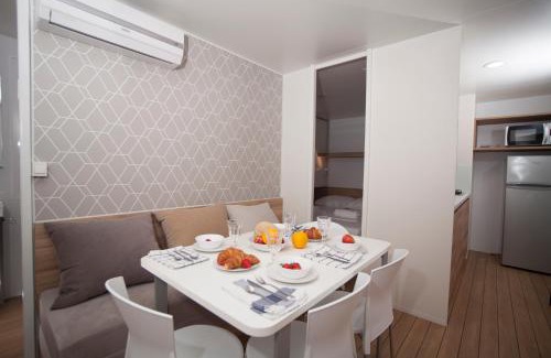 Terme Catez House | Relax at Mediteran Travel Mobile Homes in Camping Terme Čatež