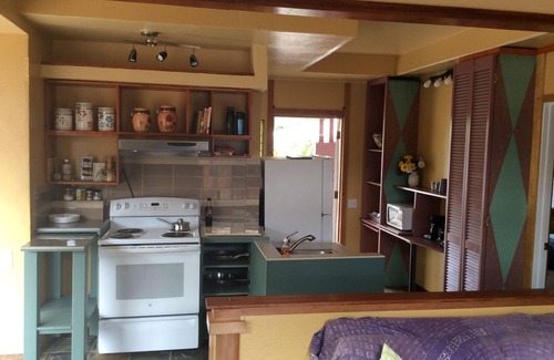 Kapoho Apartment | Charming 2BR Garden Apartment Steps from the Ocean