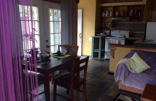 Kapoho Apartment | Charming 2BR Garden Apartment Steps from the Ocean