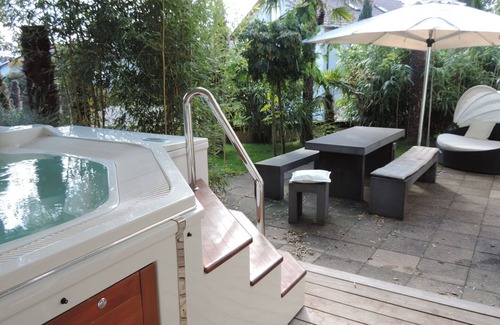 Kressbronn Apartment | Relaxing Mediterranean Villa with Private Hot Tub & Ocean View