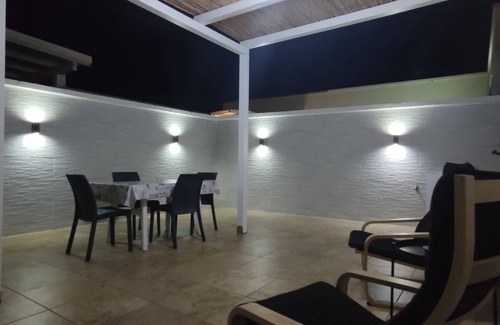 Pizzo House | Beach House Retreat: 10/10 Rated, Pet and Child Friendly