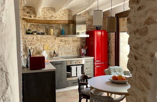 La Riera de Gaia Cottage | Beachside Country House with Spa and Ocean Views