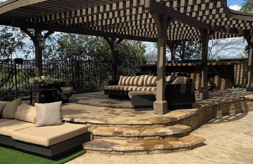 Stevenson Ranch House | Relaxing Mediterranean Pool House Near Magic Mountain