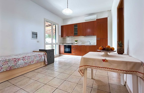 Capilungo House | Spacious Cottage for 8-20 Near Gallipoli with Ocean Views