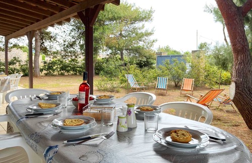 Capilungo House | Spacious Cottage for 8-20 Near Gallipoli with Ocean Views