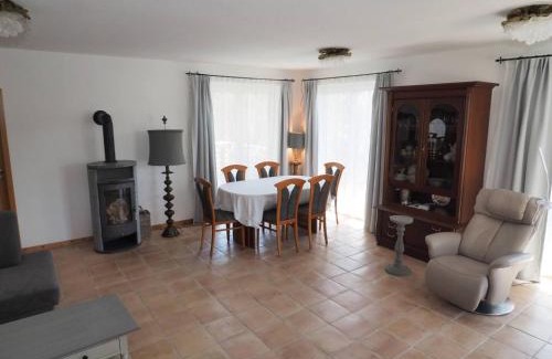 Konigheim Apartment | Relax at Mediterranes Gelbes Haus with Pool & Sauna