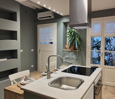 Roiano-Gretta-Barcola-Cologna-Scorcola Apartment | Dreamy Oceanfront Stay at Medium Miramare Appartamento