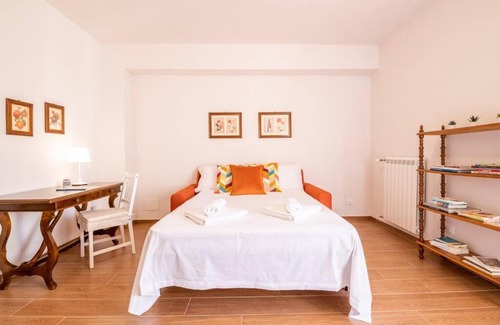 Pisa Apartment | Medoro Apartment: 4-Star Stay with Wi-Fi & Family Friendly
