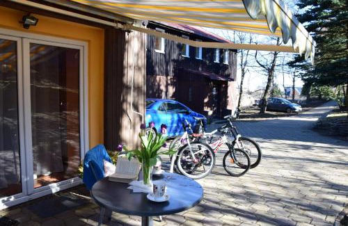 Loucna Pod Klinovcem House | Discover Medvědí Boudy: Family-Friendly & Pet Welcoming