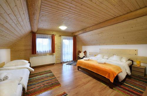 Velka Lomnica House | Top-Rated Medvedi Dvor: Family-Friendly with Hot Tub Access