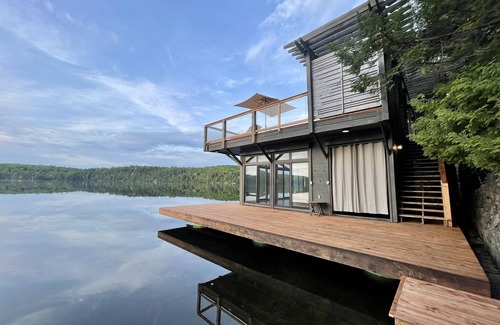 Lac-Meach House | Serene Meech Lake Retreat with Family-Friendly Amenities