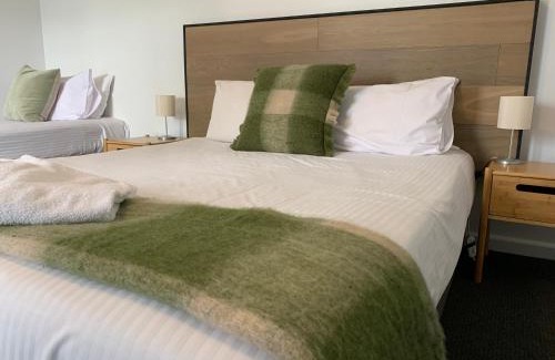 Meeniyan Hotel | Comfortable Stay at Meeniyan Motel: Pet Friendly & Accessible