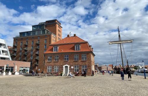 Wismar Apartment | Relaxing Getaway: Balcony, Sea View & Private Sauna Retreat
