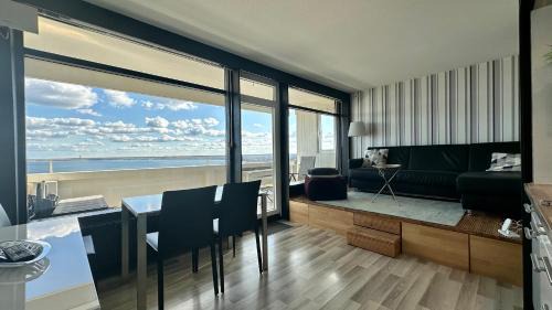 Sierksdorf Apartment | Oceanfront Oasis: Meerblick FeWo A-147, 4-Star Retreat