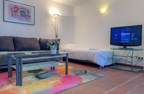 Buderich Apartment | Convenient Meerbusch Apartments - Just 20 Min from Messe DUS