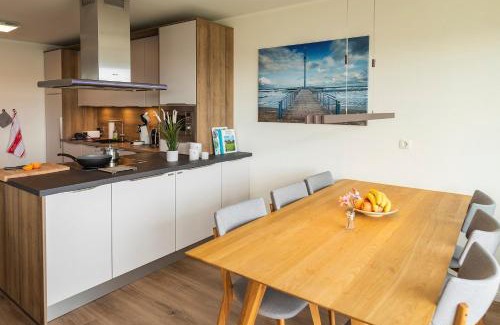 Hohwacht Apartment | Oceanfront Retreat: Meeresblick with Pet-Friendly Amenities