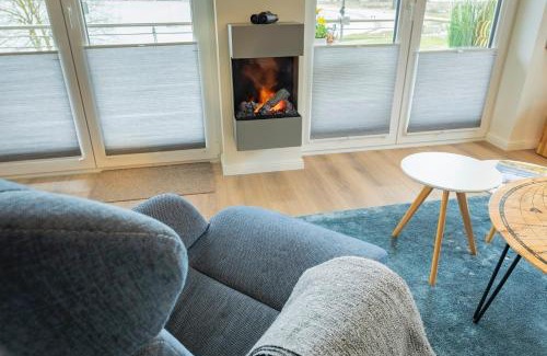 Hohwacht Apartment | Oceanfront Retreat: Meeresblick with Pet-Friendly Amenities