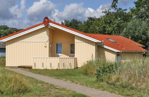 Travemuende House | Spacious 5-Bedroom Retreat in Travemünde-Priwall
