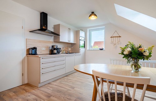 Eilsum Apartment | Meereszeiten - Pet-Friendly Getaway with Ocean Views