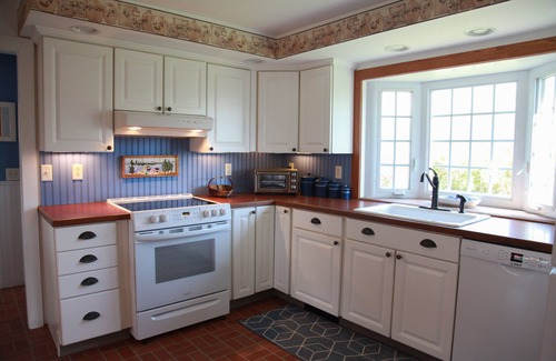 Old Lyme Cottage | Experience Meet Me By The Sea: Oceanfront Family Getaway
