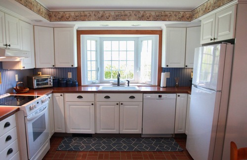 Old Lyme Cottage | Experience Meet Me By The Sea: Oceanfront Family Getaway