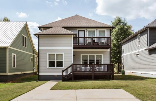 Athens House | Discover Athens: Elegant 4-Bedroom Home Near UGA