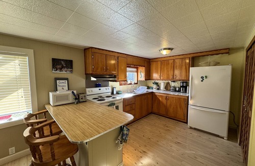 Smith River House | Oceanfront Retreat: Guest Rated 10/10 with Spa & Breakfast