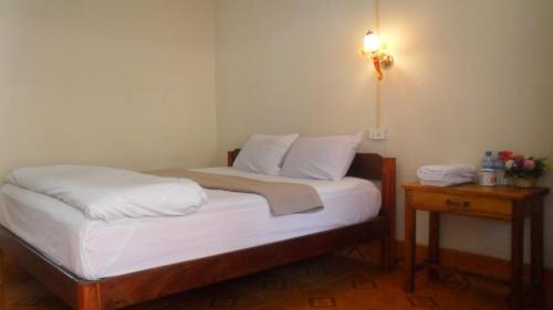 Nong Khiaw House | Cozy Meexai Guesthouse: Family-Friendly Stay Awaits You