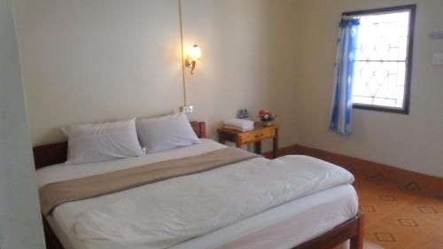 Nong Khiaw House | Cozy Meexai Guesthouse: Family-Friendly Stay Awaits You