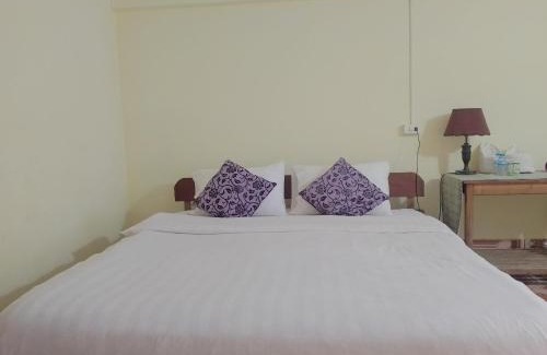 Nong Khiaw House | Cozy Meexai Guesthouse: Family-Friendly Stay Awaits You