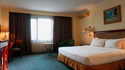 Kemanggisan Hotel | Inviting Mega Anggrek Hotel Jakarta Slipi with Pool & Spa
