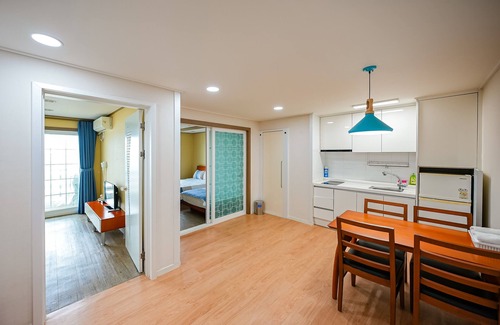 Hallim Apartment | Family-Friendly Mega Resort with Restaurant & Breakfast