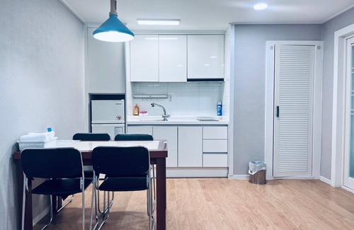 Hallim Apartment | Family-Friendly Mega Resort with Restaurant & Breakfast